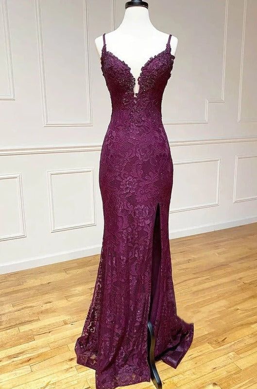 Vestido de fiesta largo con tirantes finos, encaje color uva y cuentas, vestido formal de noche con abertura.